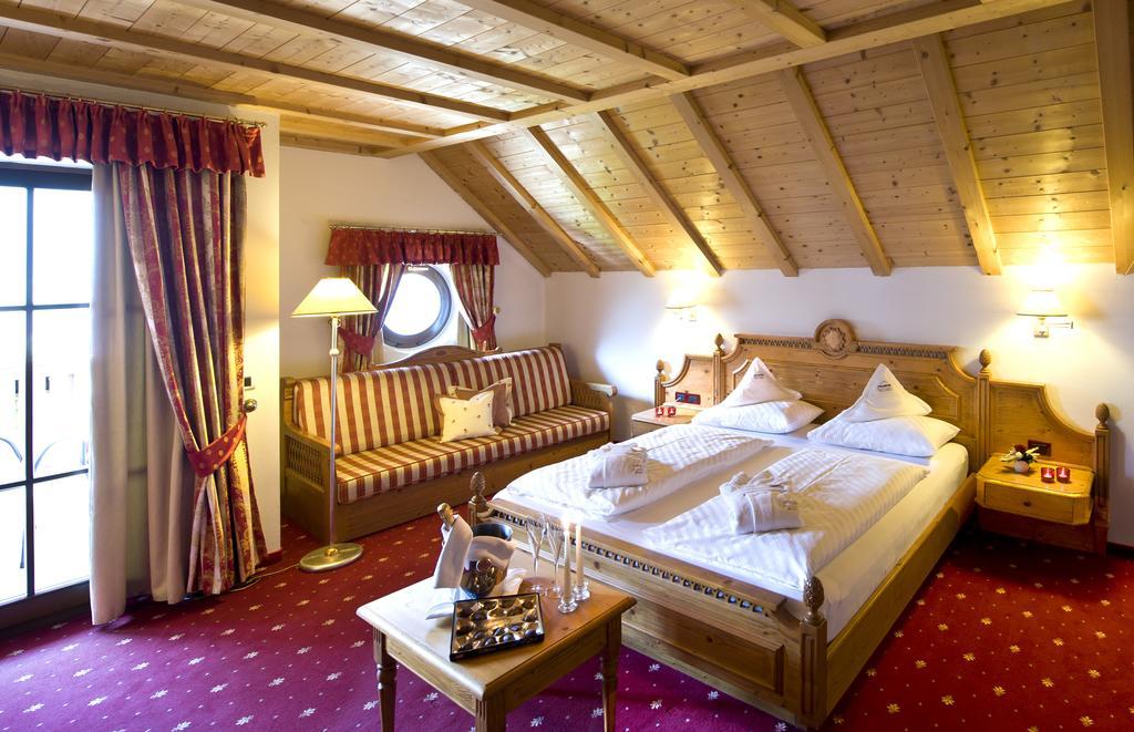 Hotel Ansitz Jakoberhof オルティゼーイ エクステリア 写真