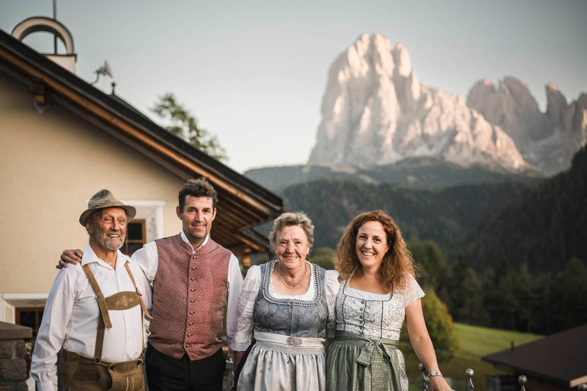 Hotel Ansitz Jakoberhof オルティゼーイ エクステリア 写真