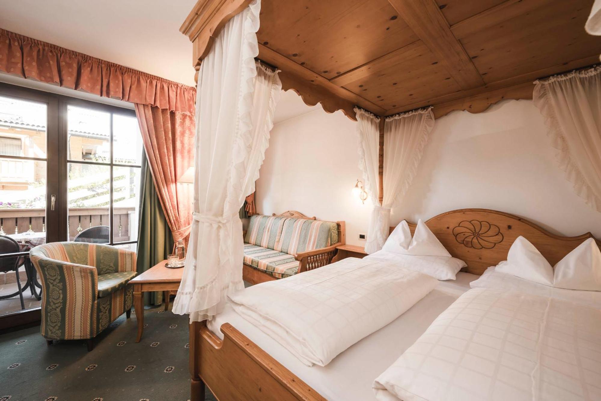 Hotel Ansitz Jakoberhof オルティゼーイ エクステリア 写真