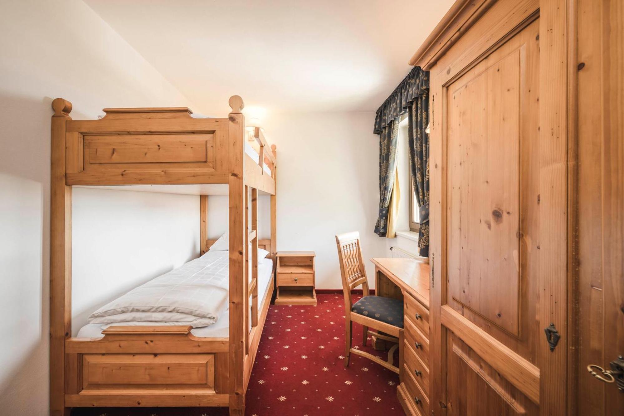Hotel Ansitz Jakoberhof オルティゼーイ エクステリア 写真