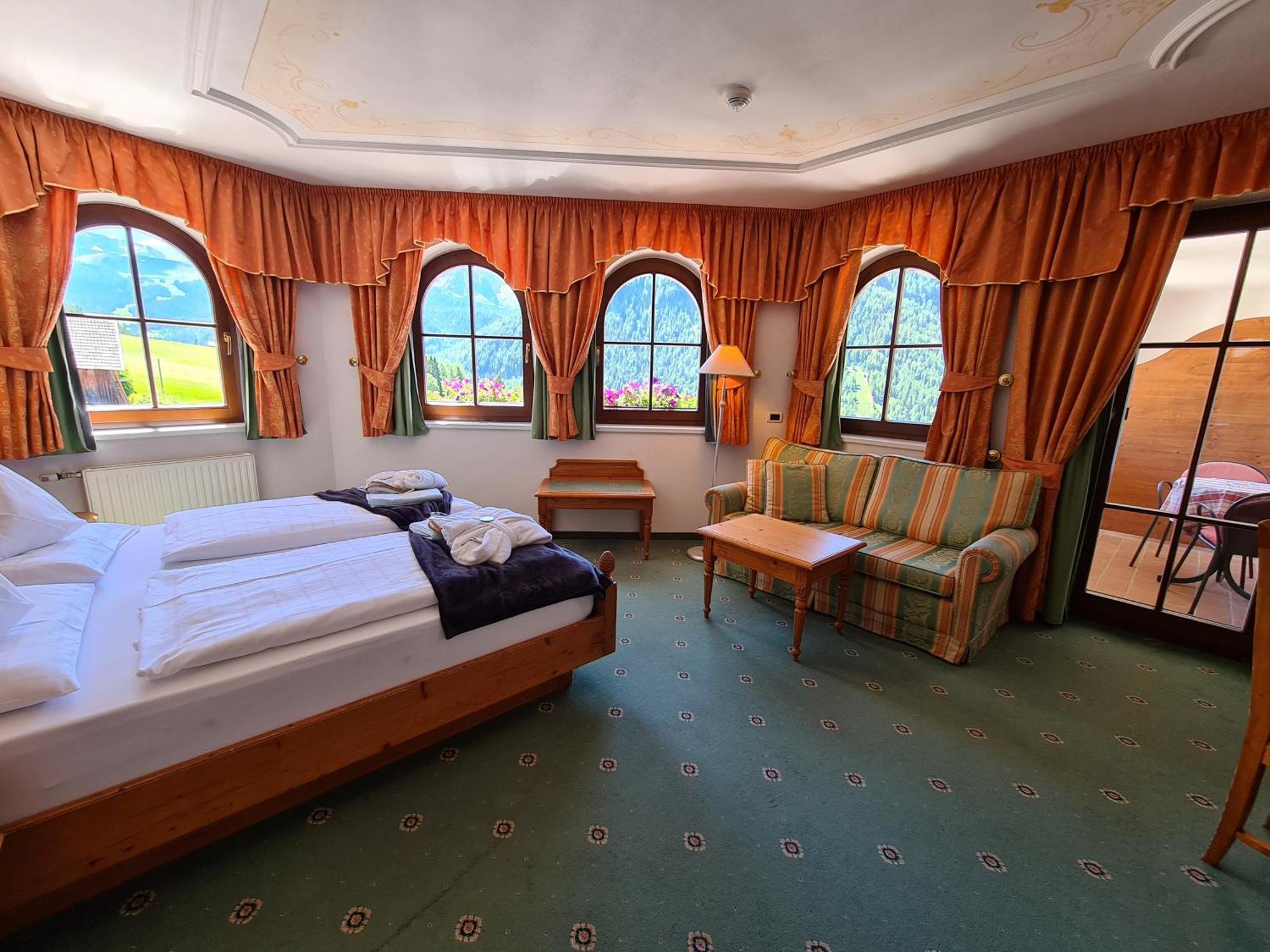 Hotel Ansitz Jakoberhof オルティゼーイ エクステリア 写真